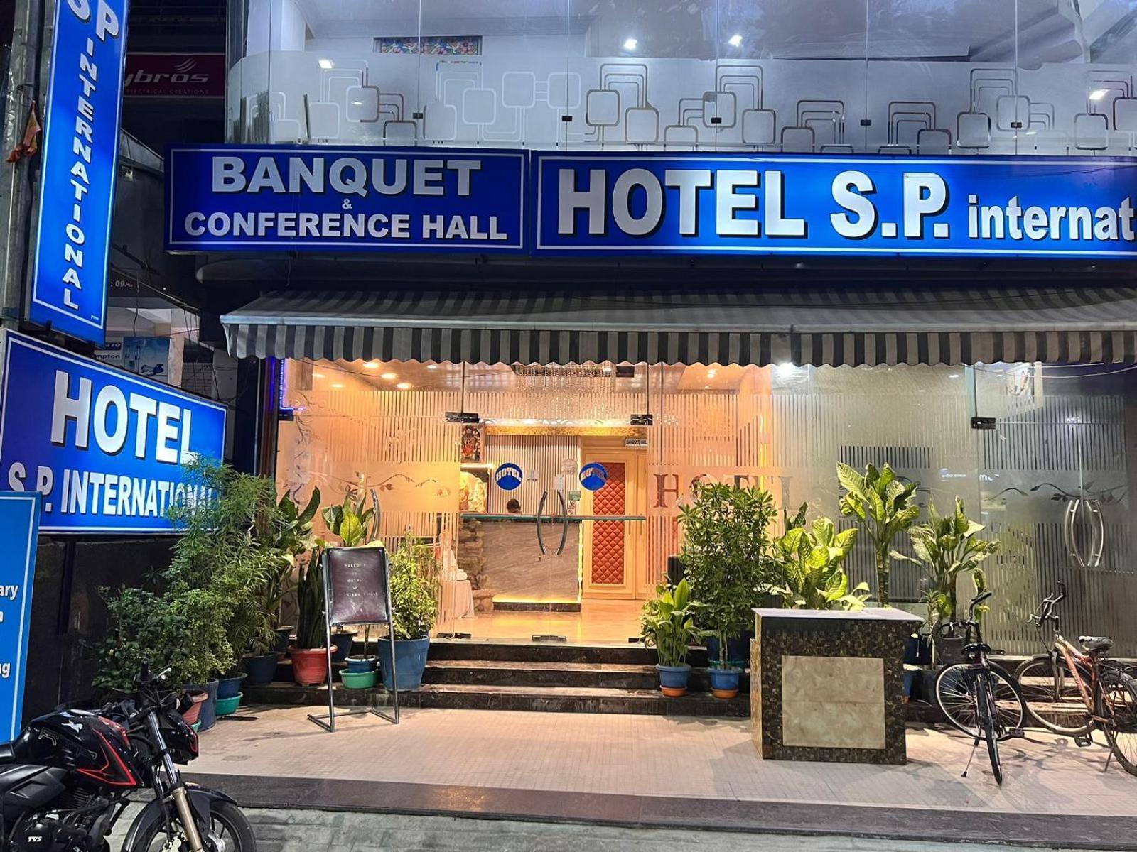 Hotel S P International A Unit Of Mavis Group Lucknow Exteriör bild